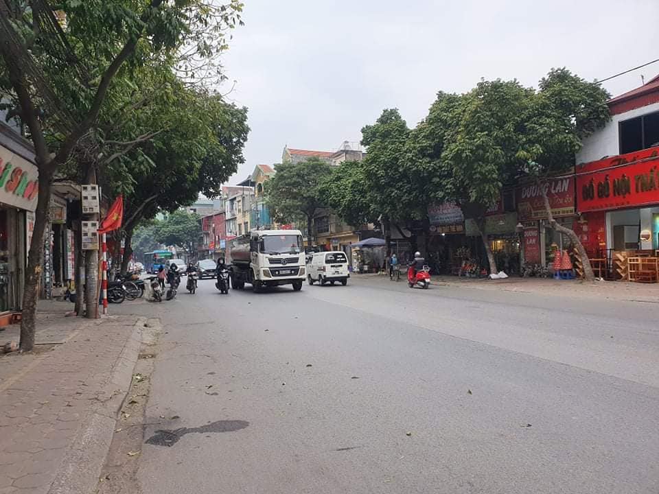 Bán nhà mặt phố Nguyễn Văn Cừ – 106m2, mặt tiền 4m, giá chào 15.x tỷ, (có thương lượng).